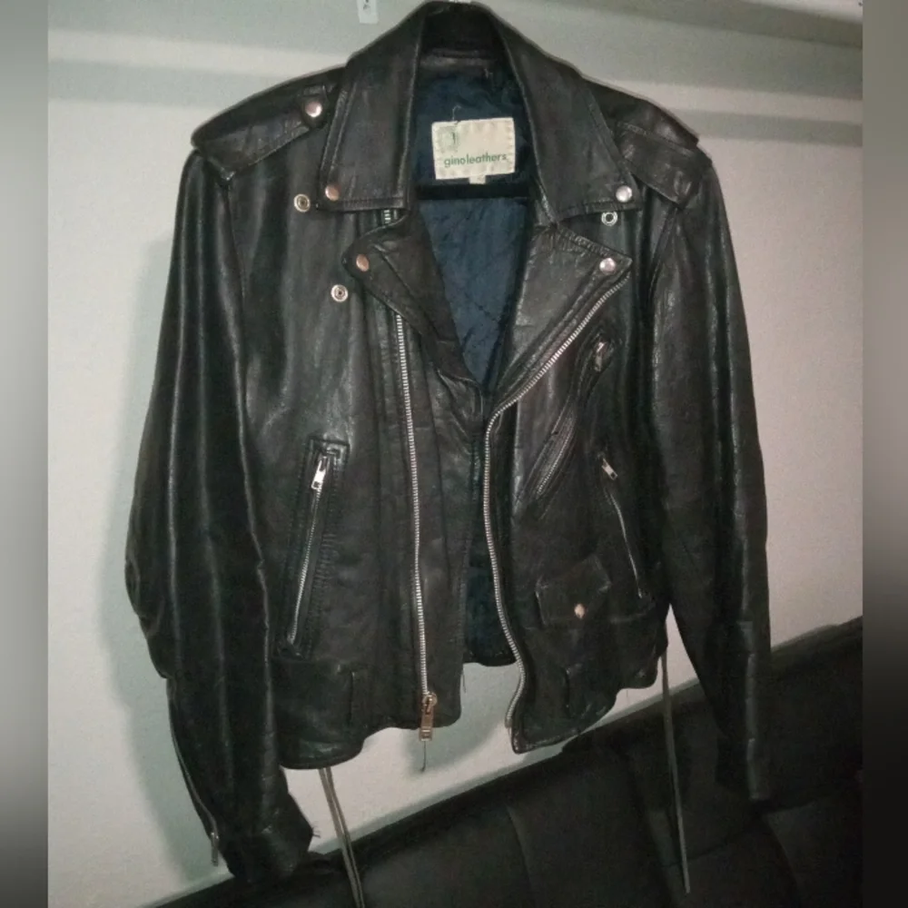 π£ Thick, heavy badass biker leather jacket - Picture 2 of 4